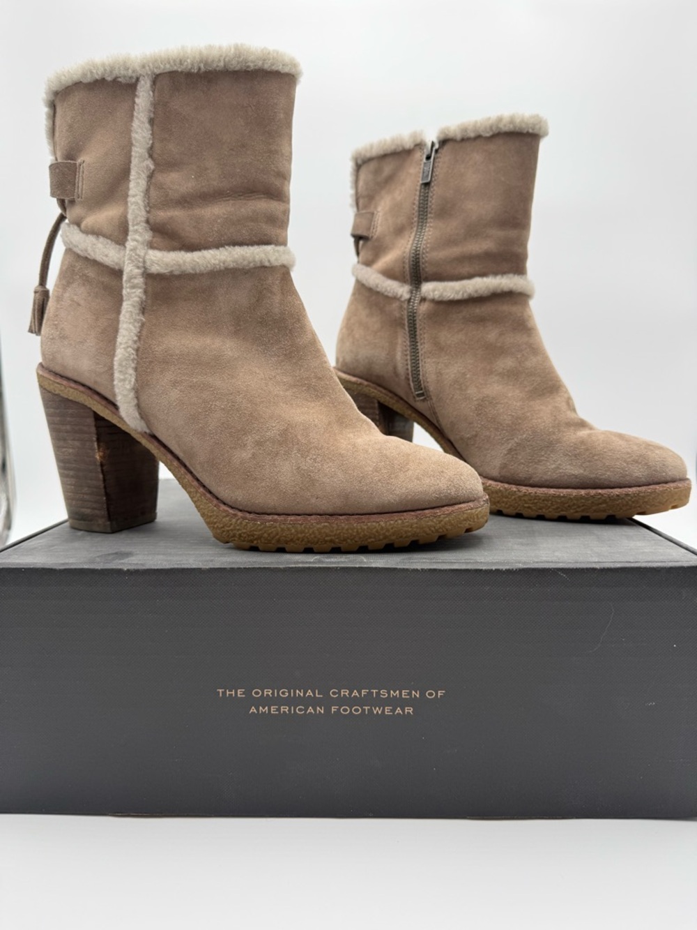 Frye Womens Jen Shearling Short Boot. Size 9.5. Taupe